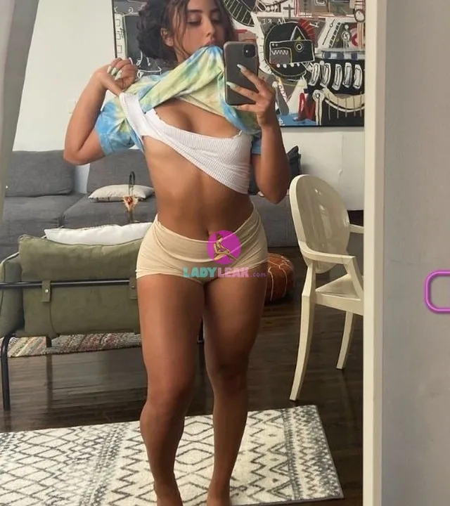 Snackychannn model portfolio