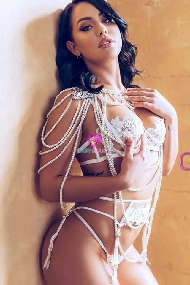 Itsalinalopez model portfolio