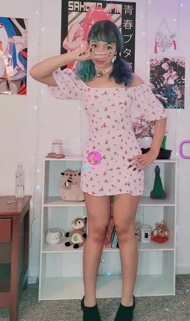 Peachiikitten model portfolio