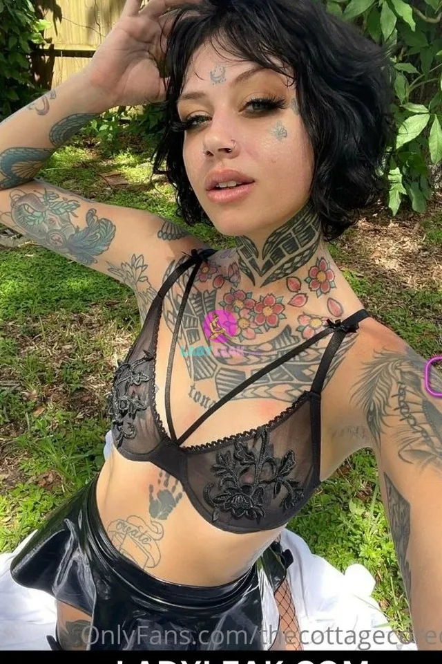 Thecottagecoredoll - Model Portfolio