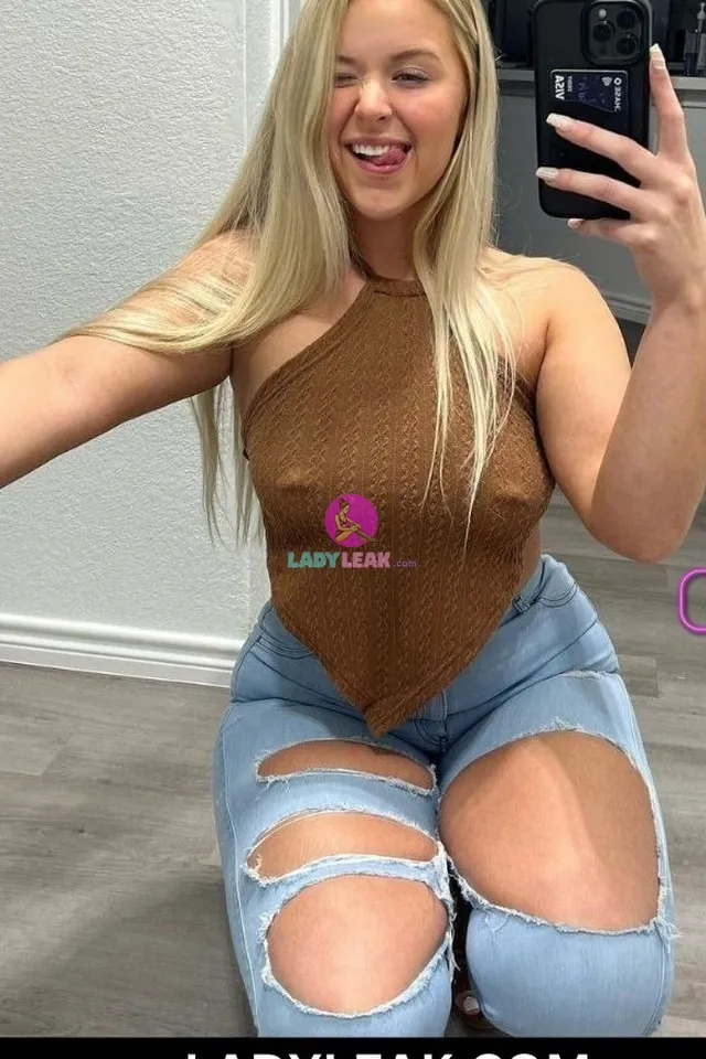 Krissykumminsvip model portfolio