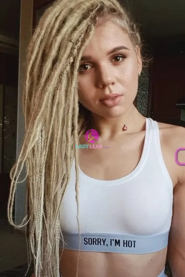 Julia Kul (JuliaKul_Official) model portfolio