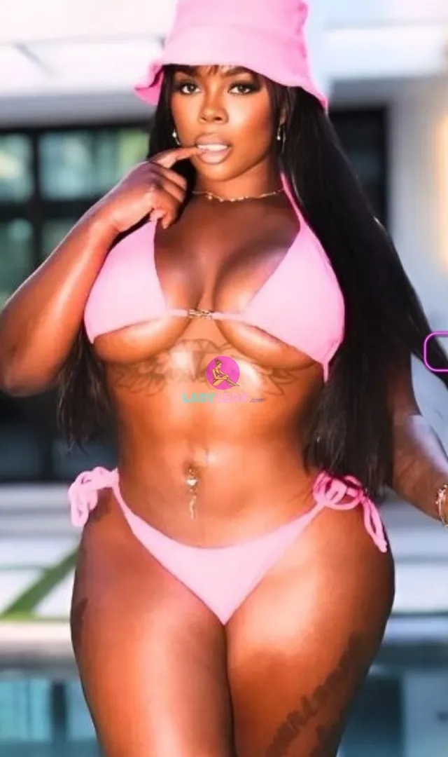 ItsChrissyK model portfolio