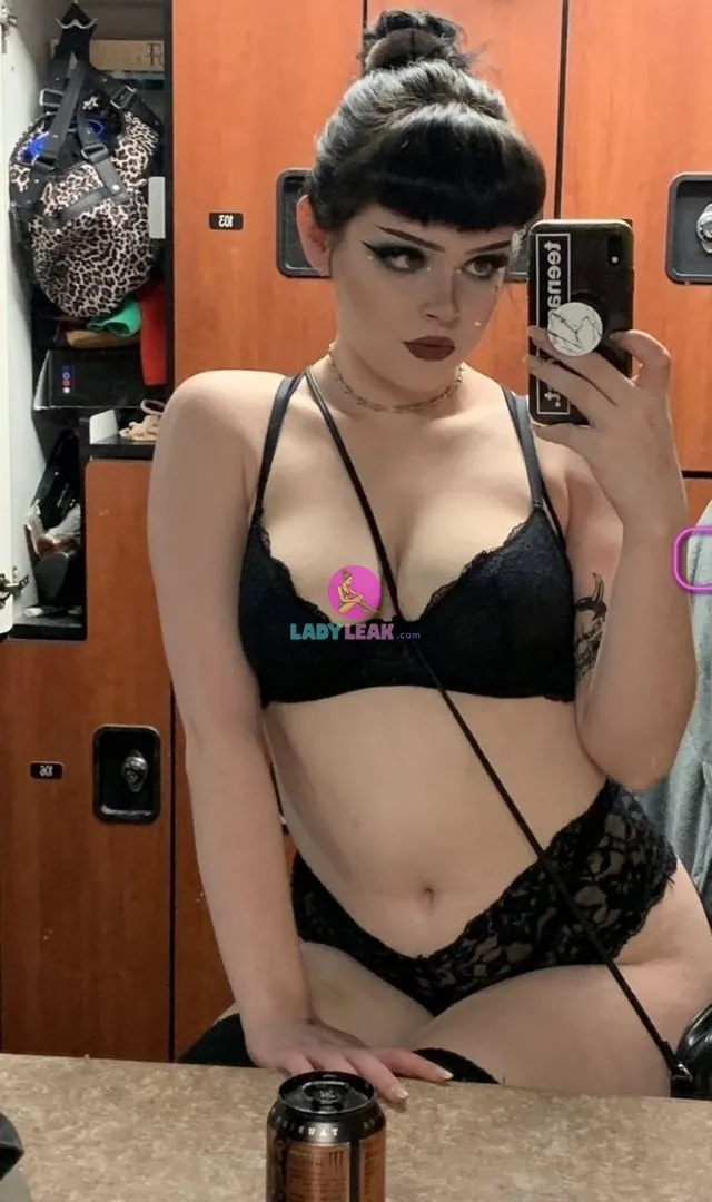 Userelaine_exe model portfolio