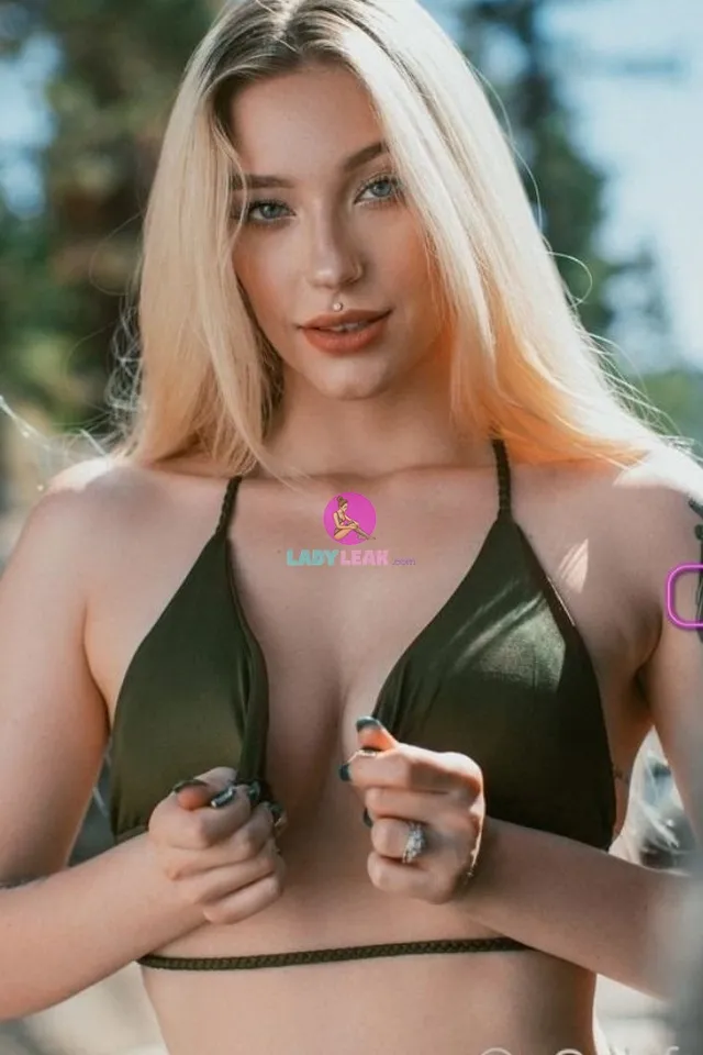 Graysin Aurora - Model Portfolio