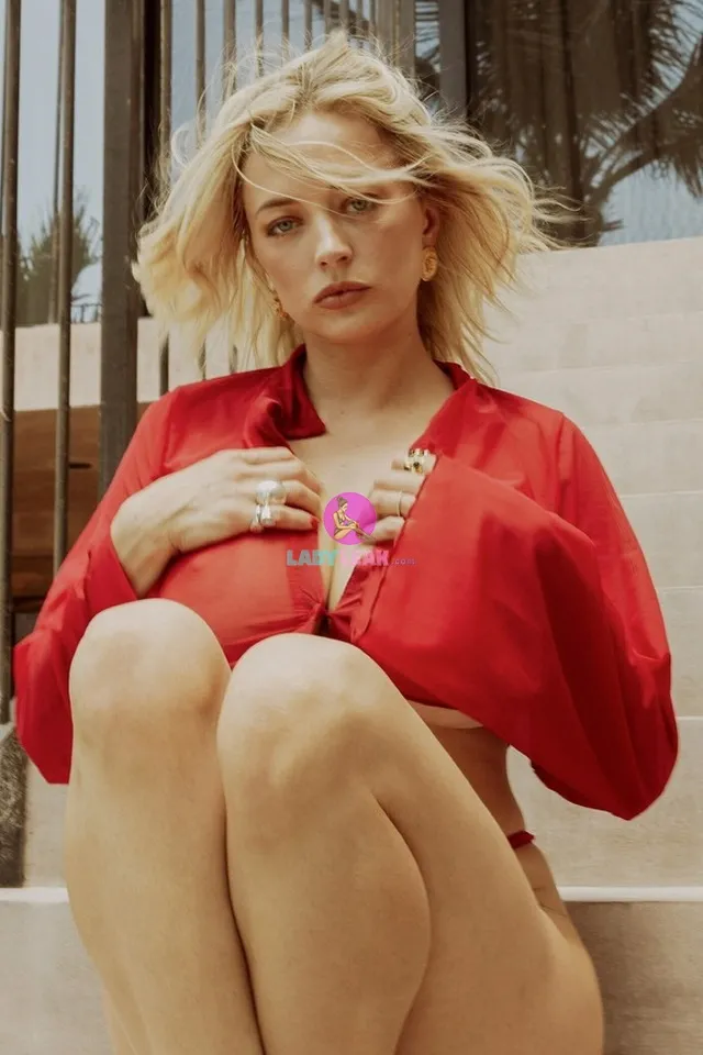 Carolinevreeland Latest Photo 2