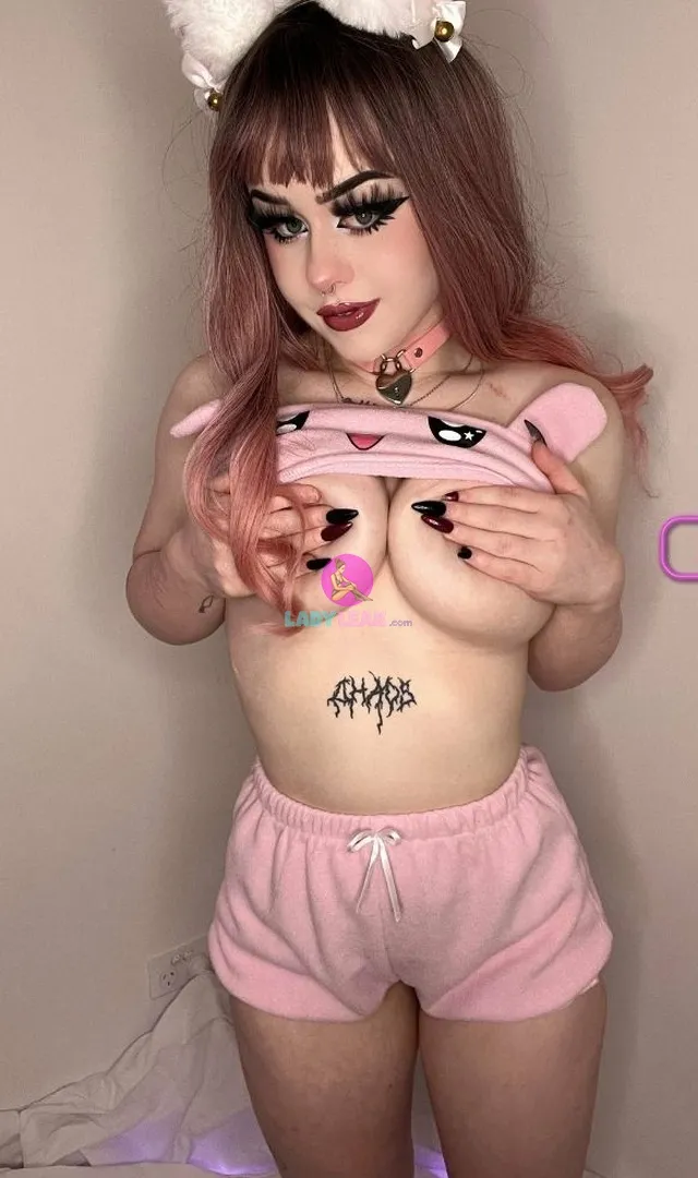 Laara Rose - Model Portfolio