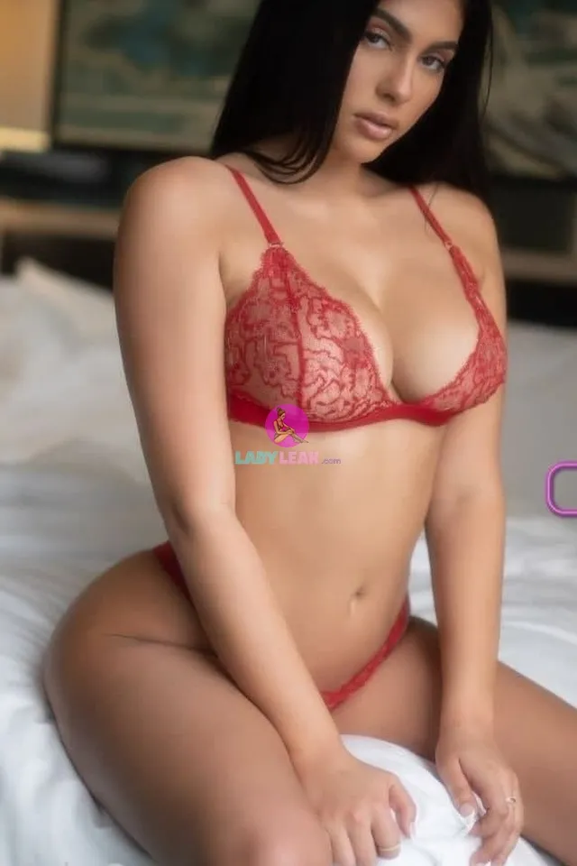 Amanda Trivizas - Model Portfolio