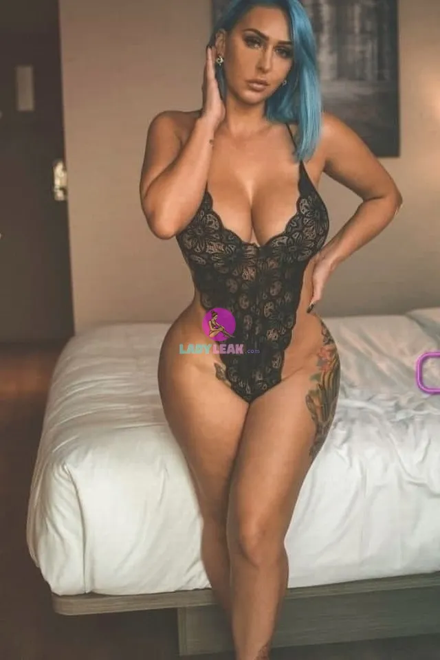 NinaKayy - Model Portfolio