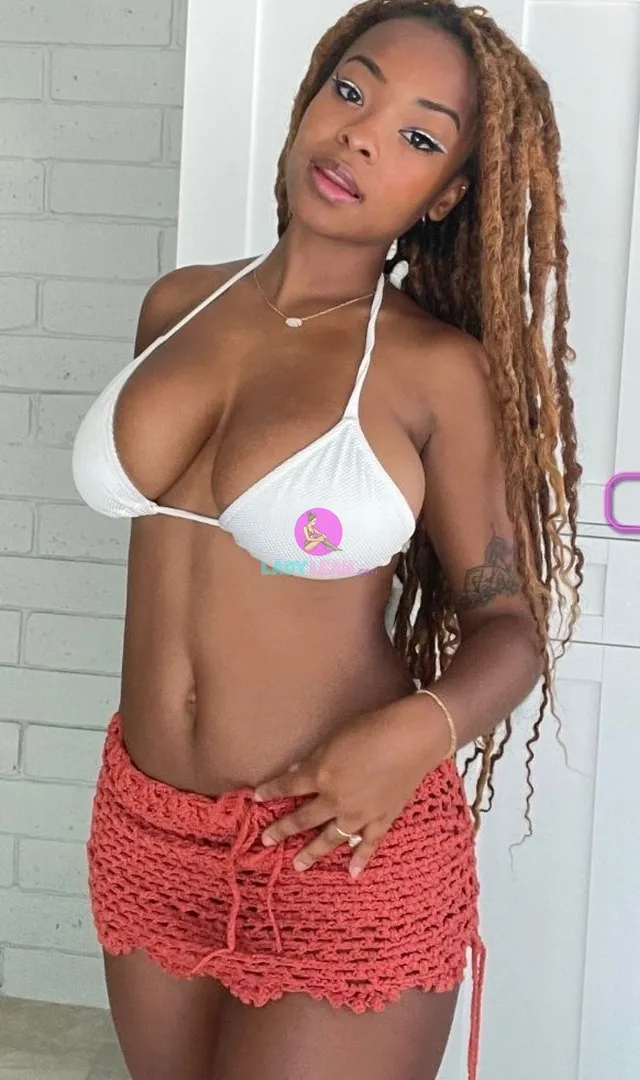 Zuribella Rose model portfolio