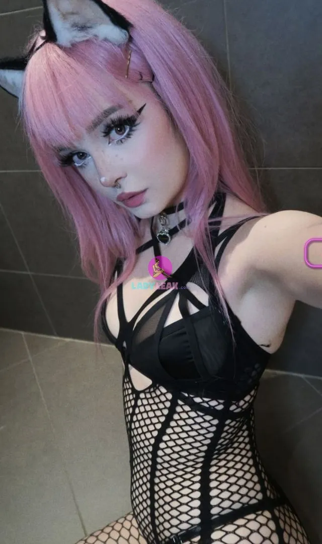 Milk Gore - Model Portfolio