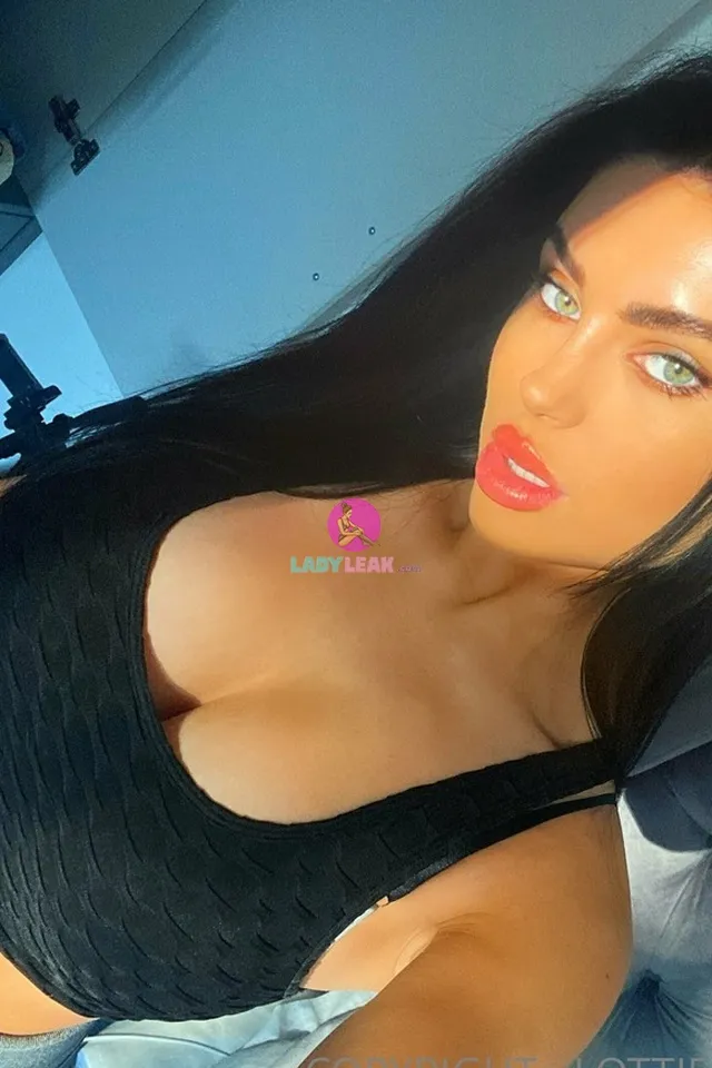 Lottiedolce - Model Portfolio