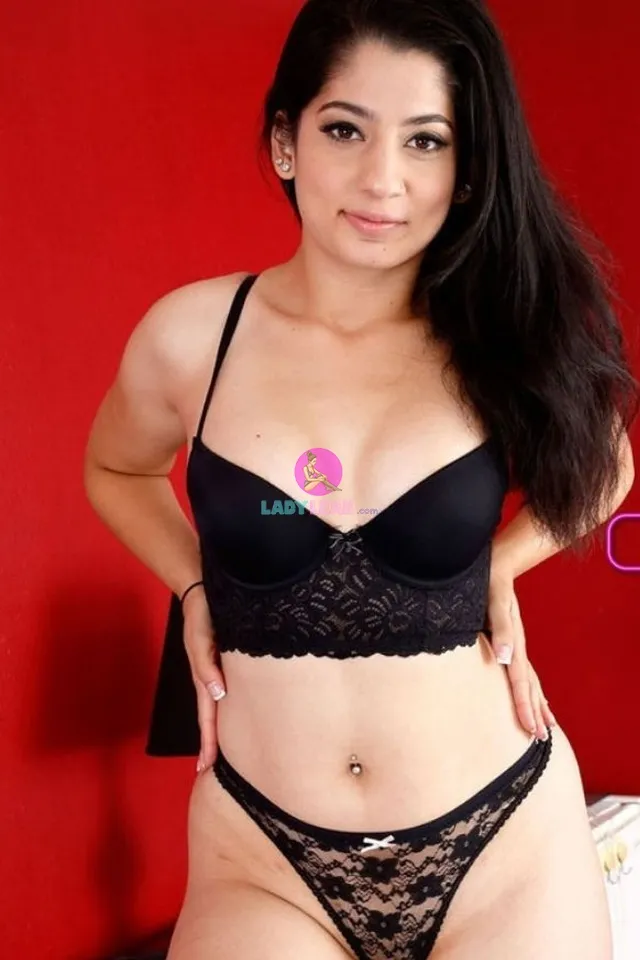 Nadia Ali - Model Portfolio