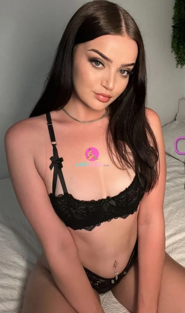 Megan rogerson - Model Portfolio