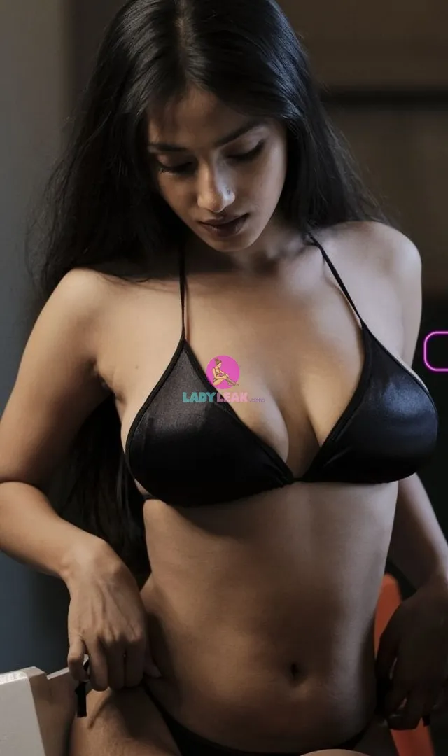 Missmoon - Model Portfolio